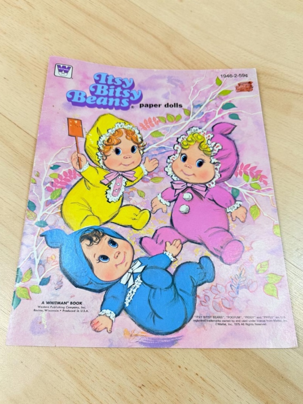 WESTERN PUBLISHING COMPANY, INC. 1975 “Itsy Bitsy Beans” Paper Doll Book